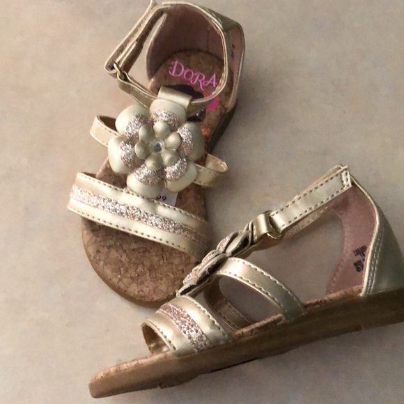 Sandals Dora the Explorer toddler girls size 5M new gold lights Nickelodeon - Picture 5 of 5
